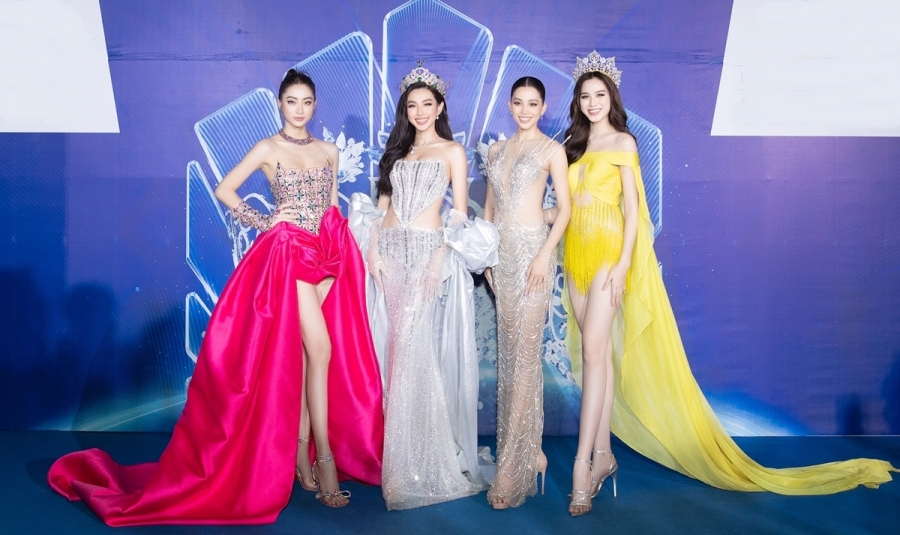 Đỗ Thị Hà rạng rỡ bên những nàng hậu khác như Thuỳ Tiên, Lương Thuỳ Linh, Tiểu Vy tại thảm đỏ Miss World Vietnam 2022.