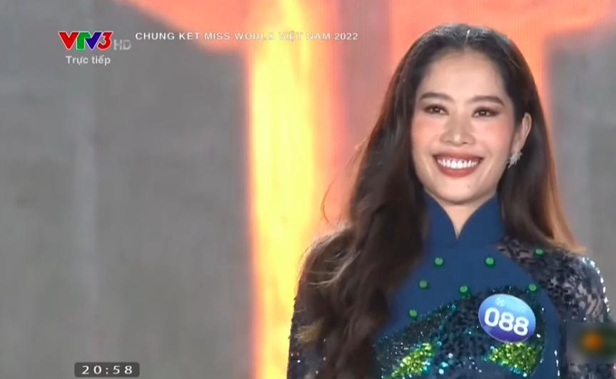 Đỗ Thị Hà 'giải oan' cho dàn thí sinh Miss World 'đầu bù tóc rối' trên sân khấu - Ảnh 2