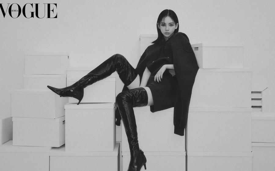 Karina (aespa) khoe vẻ đẹp sành điệu, hiện đại trên Vogue Hàn Quốc