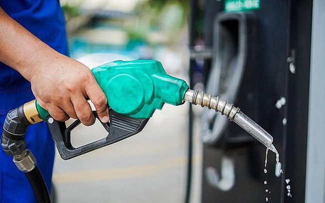 Giá xăng dầu trong nước vào ngày mai dự báo sẽ về dưới mức 30.000 đồng/lít