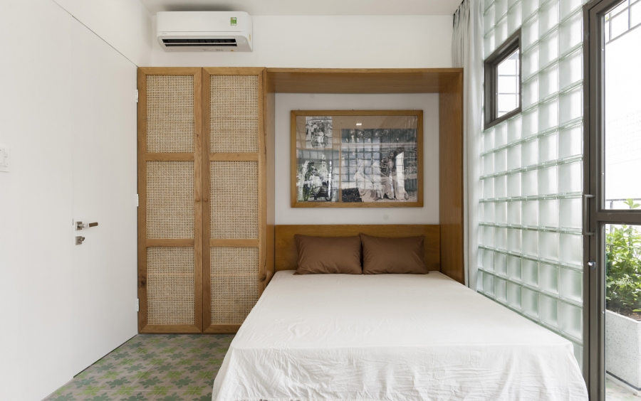 Nội thất bằng gỗ với tông màu trung tính ấm áp cùng đường nét nội thất mềm mại cho cảm giác nhẹ nhàng dễ chịu.