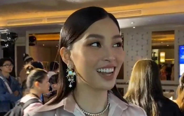 Hoa hậu Tiểu Vy chia sẻ về tin đồn kết hôn của đàn chị.