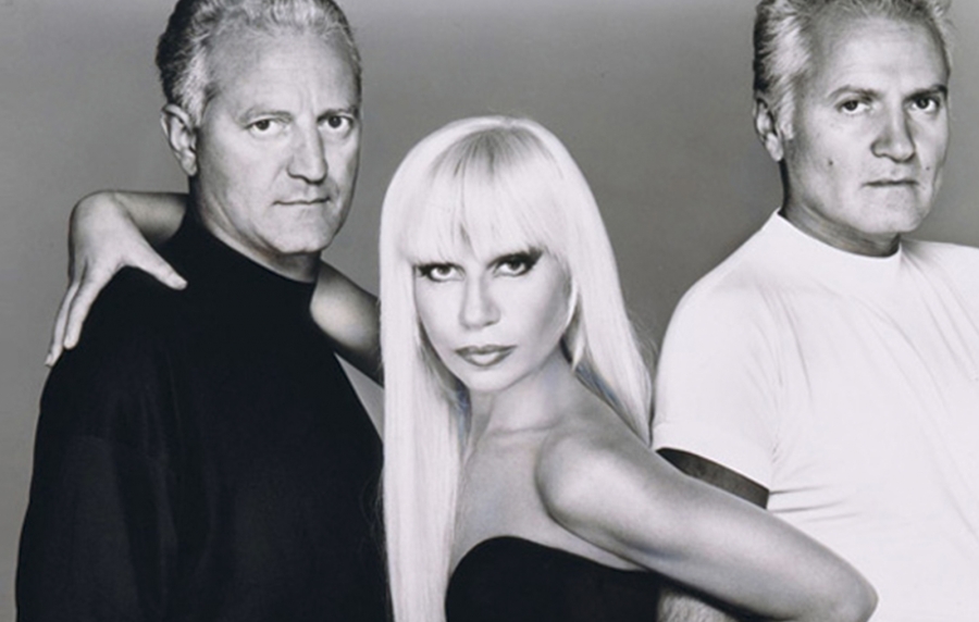 Bộ ba anh em gia đình Versace: Gianni, Donatella và Santo (từ trái sang phải)