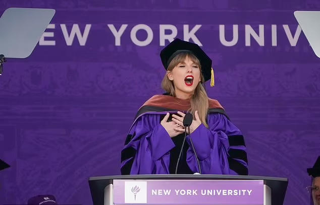 Taylor Swift đã được trao bằng Tiến sĩ danh dự ngành Mỹ thuật từ Đại học New York