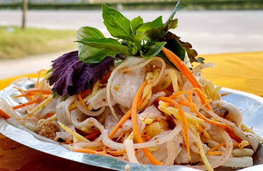 Gỏi cá đục, món gỏi đặc sản lọt top100 món ngon Việt Nam của vùng biển Hà Tĩnh - Ảnh 2