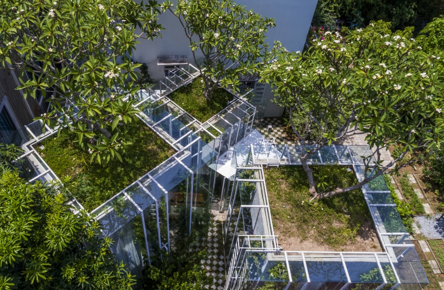 Ngôi nhà kính 55m² xanh như rừng, nhìn như bước từ phim để cặp vợ chồng trung niên dưỡng già ở Huế - Ảnh 5