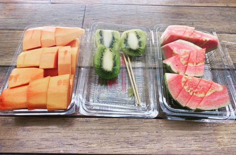 Bữa ăn của Trần Nghiên Hy chỉ gồm đu đủ, ổi hồng và kiwi. 