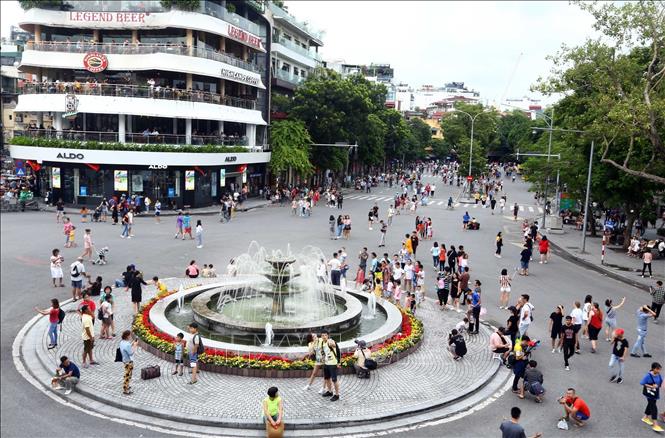 Hoàn Kiếm là địa phương đầu tiên triển khai phố đi bộ của thành phố Hà Nội (Ảnh:TTXVN).