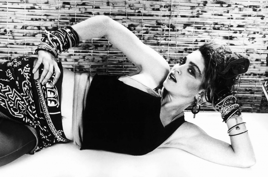 Madonna có thể không duy trì thói quen cạo lông nách vì cô ấy vốn không sở hữu một khu rừng rậm rạp dưới cánh tay. Nhưng nhiều người khẳng định cô ấy làm như vậy vì vấn đề quan điểm.