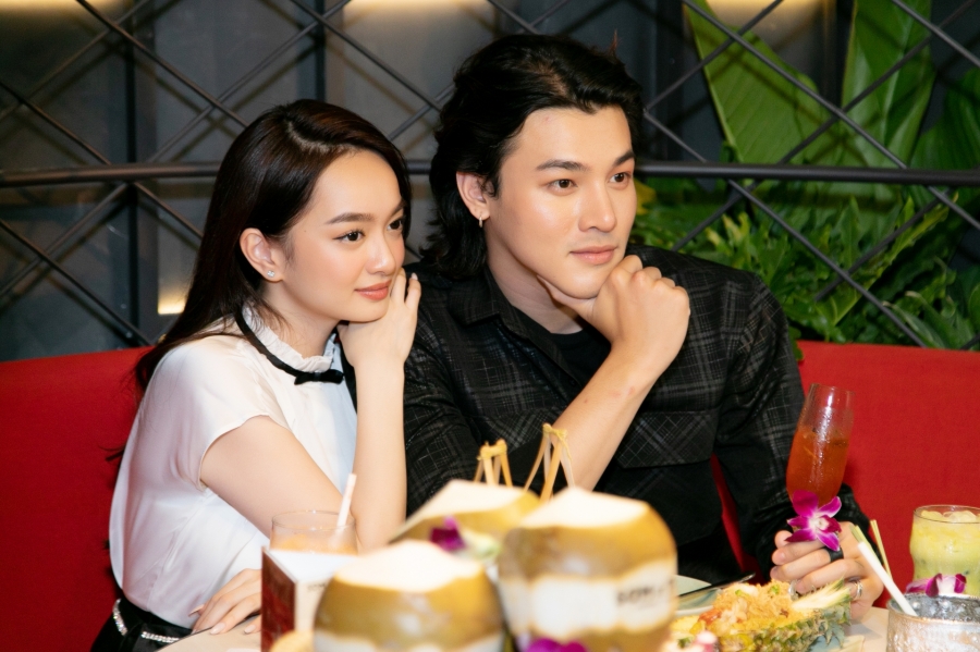 Khi được hỏi về chuyện 'phim giả tình thật', Kaity Nguyễn cùng bạn diễn nhanh chóng cùng lên tiếng phủ nhận tin đồn.