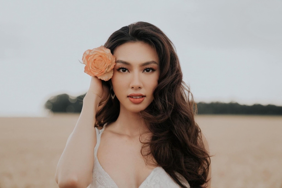 Hoa hậu Thùy Tiên hóa quý cô ở Pháp, Quang Linh Vlogs bị réo tên với nhiều ý kiến trái chiều - Ảnh 1