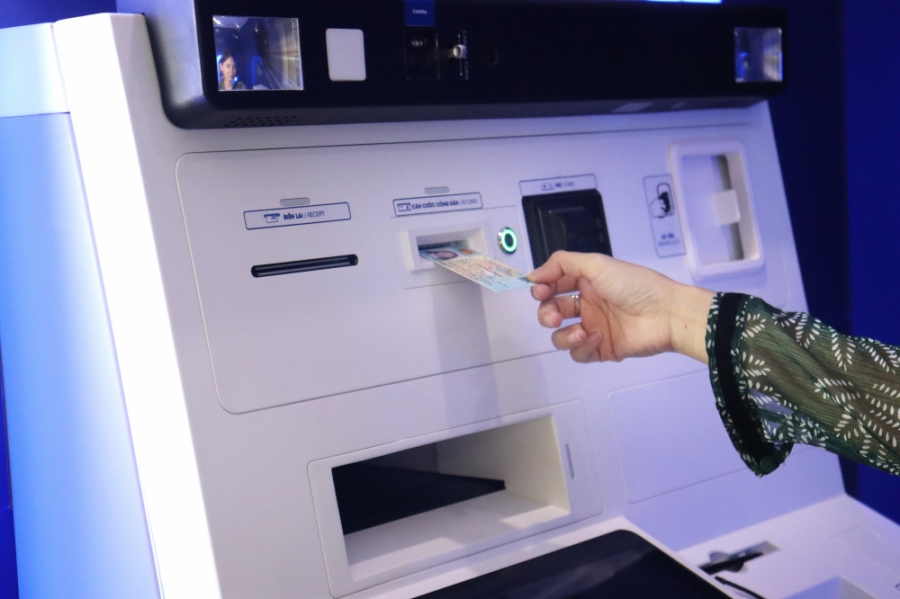 Người dùng cần chuẩn bị thẻ CCCD gắn chip và đến bất kỳ cây ATM của ngân hàng đang thí điểm thực hiện rút tiền mặt bằng CCCD gắn chip
