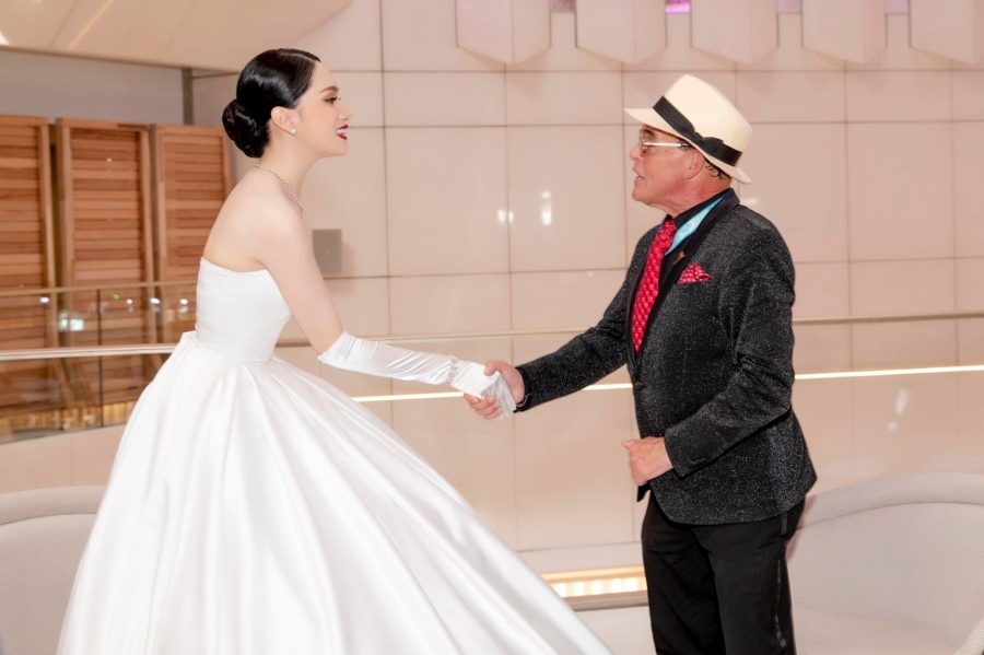 Hương Giang trên thảm đỏ Cannes như cô dâu, netizen tưởng qua Pháp chụp ảnh cưới - Ảnh 6