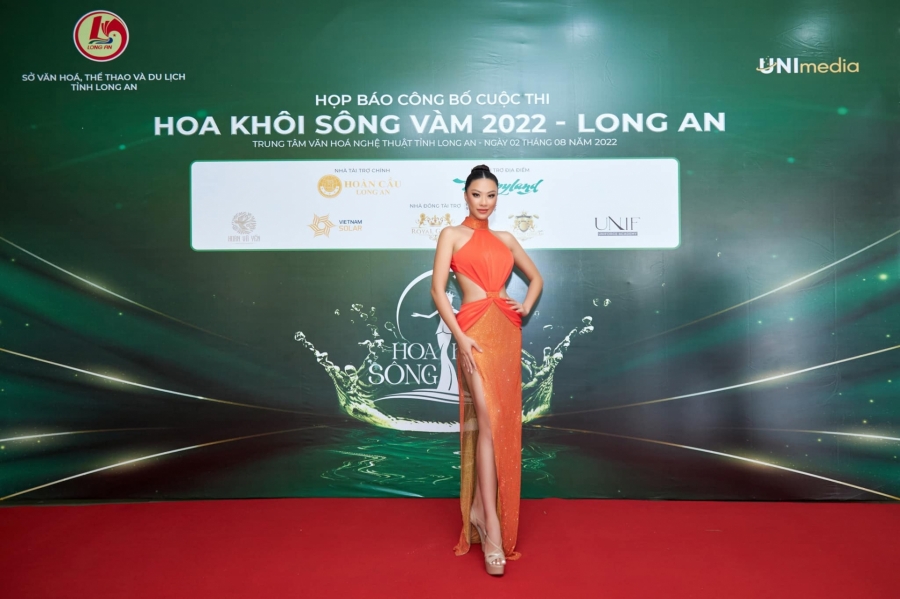 Kim Duyên ngồi ghế giám khảo 'Hoa Khôi Sông Vàm 2022”, khẳng định đủ năng lực - Ảnh 3