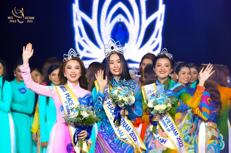 Nhan sắc Tân Miss Peace Vietnam 2022: Du học Mỹ, làm thông dịch chuyên nghiệp - Ảnh 1