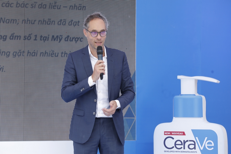 Ông Benjamin Rachow – Tổng Giám đốc L’Oréal Việt Nam phát biểu tại sự kiện ra mắt nhãn hàng CeraVe.