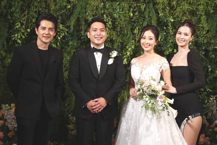 Thay vào đó, vợ chồng cô xuất hiện trong đám cưới của Liêu Hà Trinh ở TP. HCM.