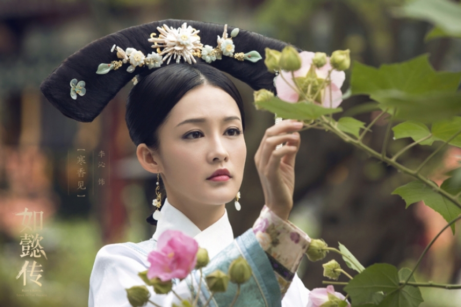 Năm 2018, Lý Thấm vào vai Hàn Hương Kiến (Dung Phi) trong phim 'Như Ý truyện' và được đánh giá cao về chuyên môn.