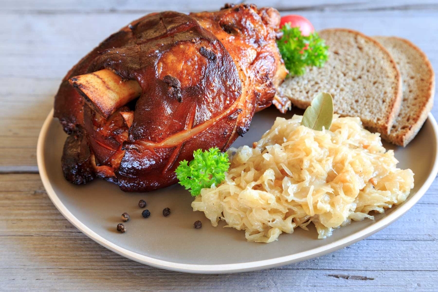 Sauerkraut, món bắp cải muối chua không thể thiếu trong văn hóa ẩm thực của Đức - Ảnh 5