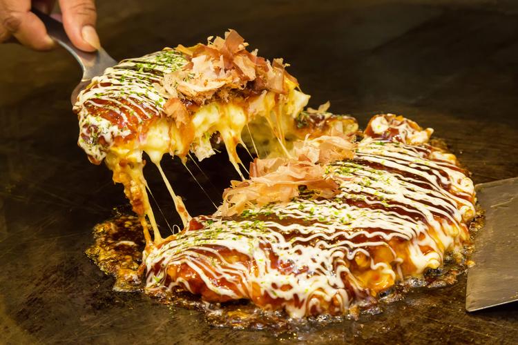 Món bánh này được biết đến như phiên bản 'xấu xí hơn của bánh xèo Okonomiyaki'.