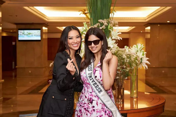 Á hậu Kim Duyên cũng thường xuyên đồng hành với Harnazz Sandhu và đại diện tổ chức Miss Universe tham gia các hoạt động tại TPHCM.  