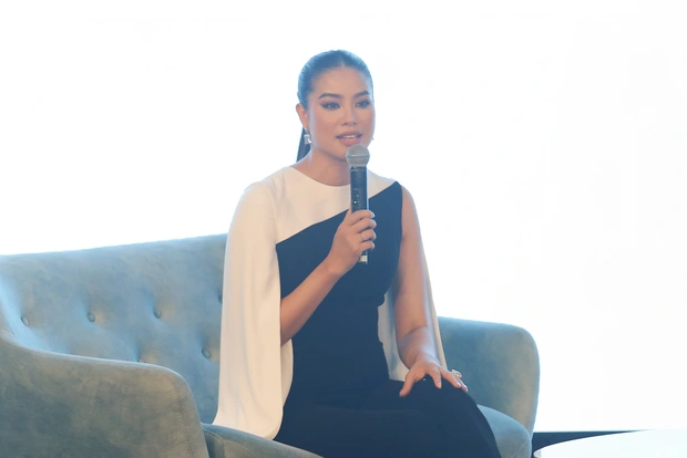 Phạm Hương đã chia sẻ về những ngày đầu vào Sài Gòn năm 2014 cũng như bàn về từ khóa Miss Universe.