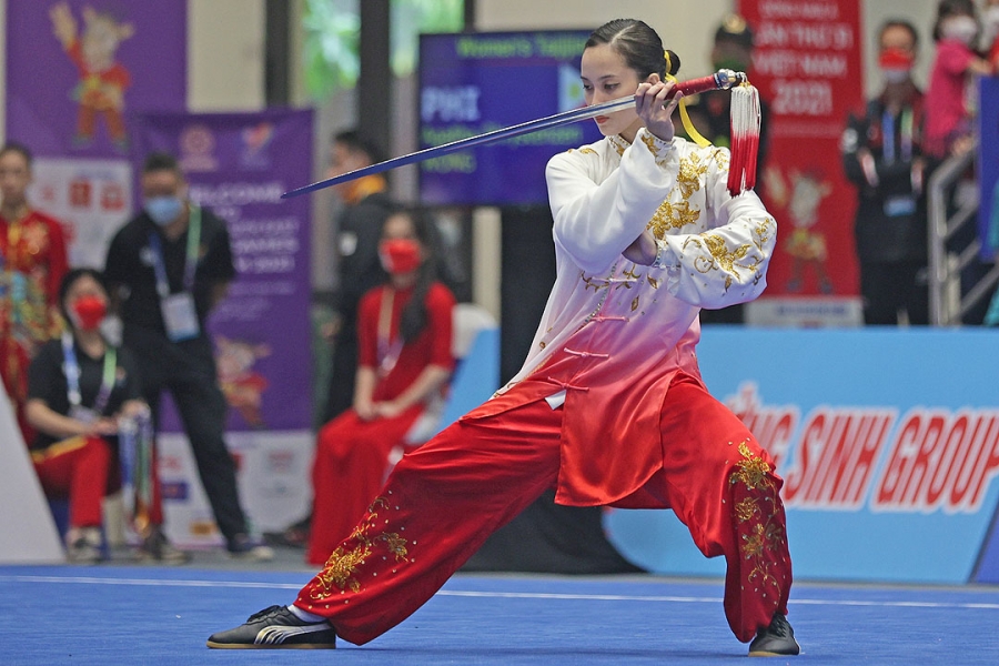 Vẻ đẹp ngọt ngào sáng cả sàn đấu của VĐV Wushu người Philippines tại SEA Games 31 - Ảnh 3