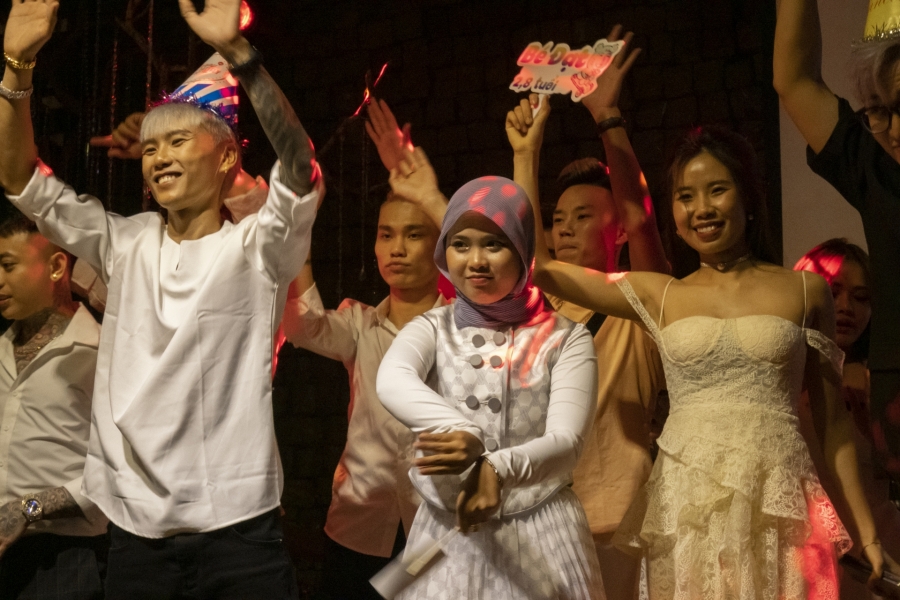 Đạt Villa - Vidhia tổ chức offline tại Hà Nội, fan 45 tuổi lái xe từ Nghệ An ra chúc mừng - Ảnh 2