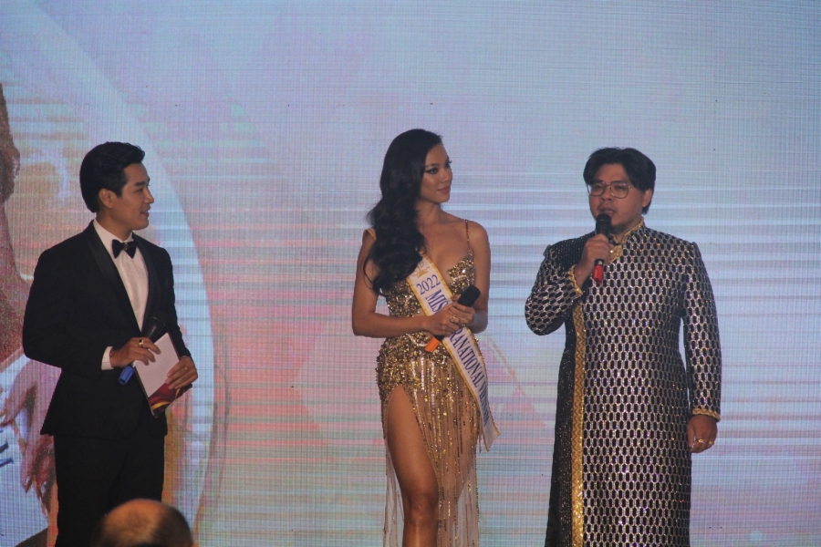 Kim Duyên mặc trang phục nặng 30kg tại Miss Supranational 2022 - Ảnh 3