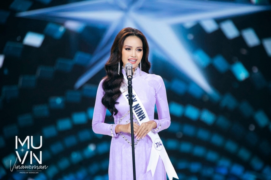 Hoa hậu Ngọc Châu lộ mặt thật sau khi trôi lớp makeup ngay tại sự kiện - Ảnh 5