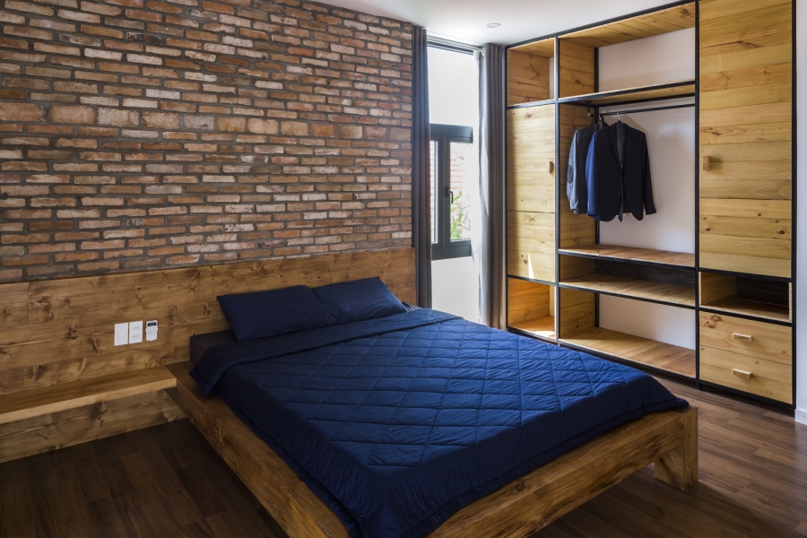 Một phòng ngủ khác cũng tuân theo nguyên tắc tối giản nội thất nhưng vẫn đảm bảo tiện nghi cho người sử dụng.