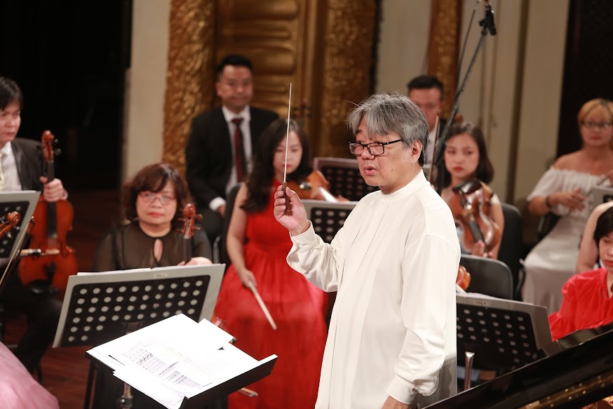 Nhạc trưởng Honna Tetsuji - Giám đốc âm nhạc và chỉ huy chính của Dàn nhạc giao hưởng Việt Nam kể từ năm 2009
