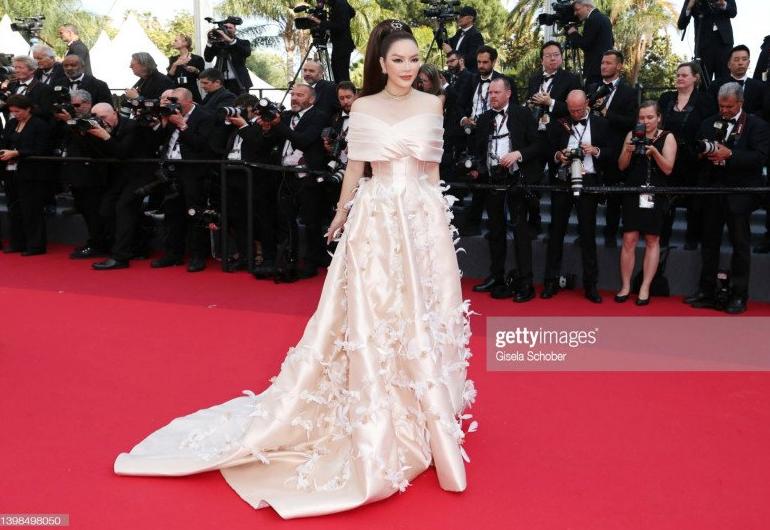 Lý Nhã Kỳ đẹp rạng ngời tựa nữ hoàng khi tiến bước lên thảm đỏ Cannes 2022. (Ảnh: Gettyimages)