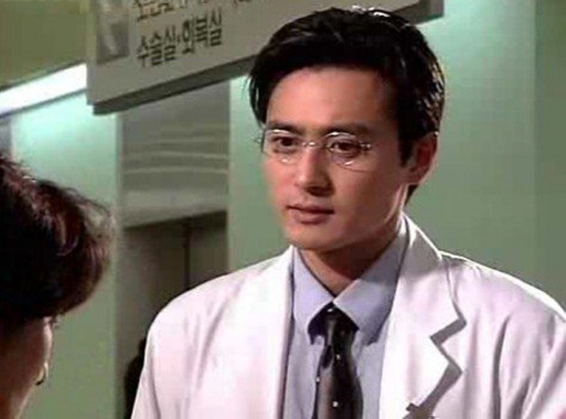 Trong phim, Jang Dong Gun vào vai Kim So Hyung là một bác sĩ lạnh lùng, độc đoán và kiêu ngạo, luôn mang ý niệm trả thù.