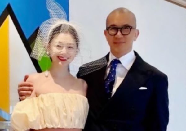 Từ Hy Viên mặc crop top chụp ảnh cưới với chồng Hàn ngay tại nhà riêng - Ảnh 1