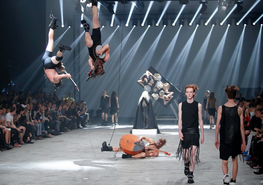 Rick Owens: 'The Lord of Darkness' của giới thời trang - Ảnh 9