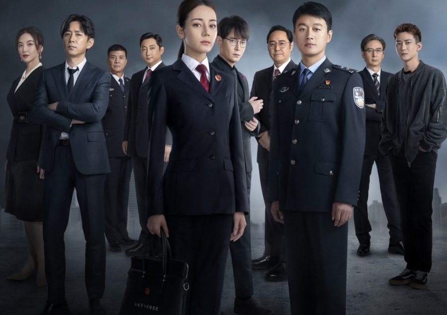 Địch Lệ Nhiệt Ba sẽ tái xuất màn ảnh với dự án phim 'Công tố tinh anh', đóng cùng nam diễn viên Đồng Đại Vỹ.