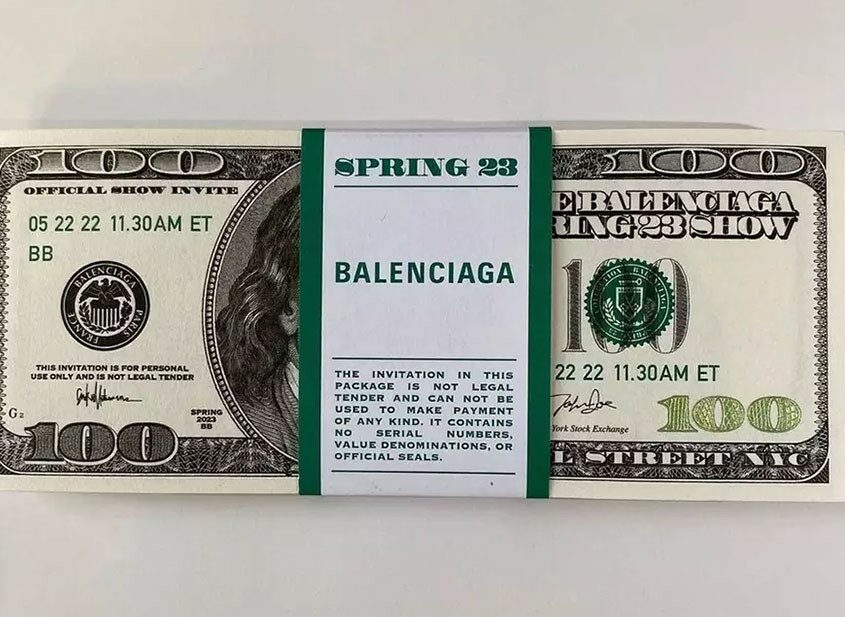 Balenciaga gửi một tập tiền tới khách mời