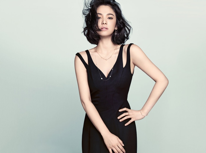 Bí quyết mặc đẹp Song Hye Kyo không bao giờ nói với bạn: Mặc áo cổ V auto cổ dài, dáng thanh thoát - Ảnh 14