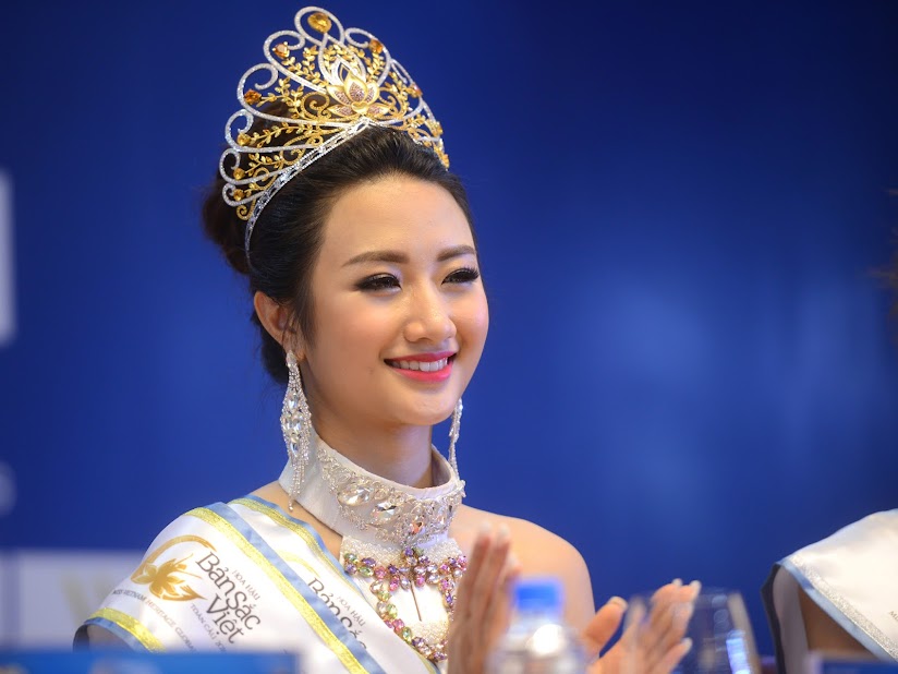 Hoa hậu Trần Thị Thu Ngân
