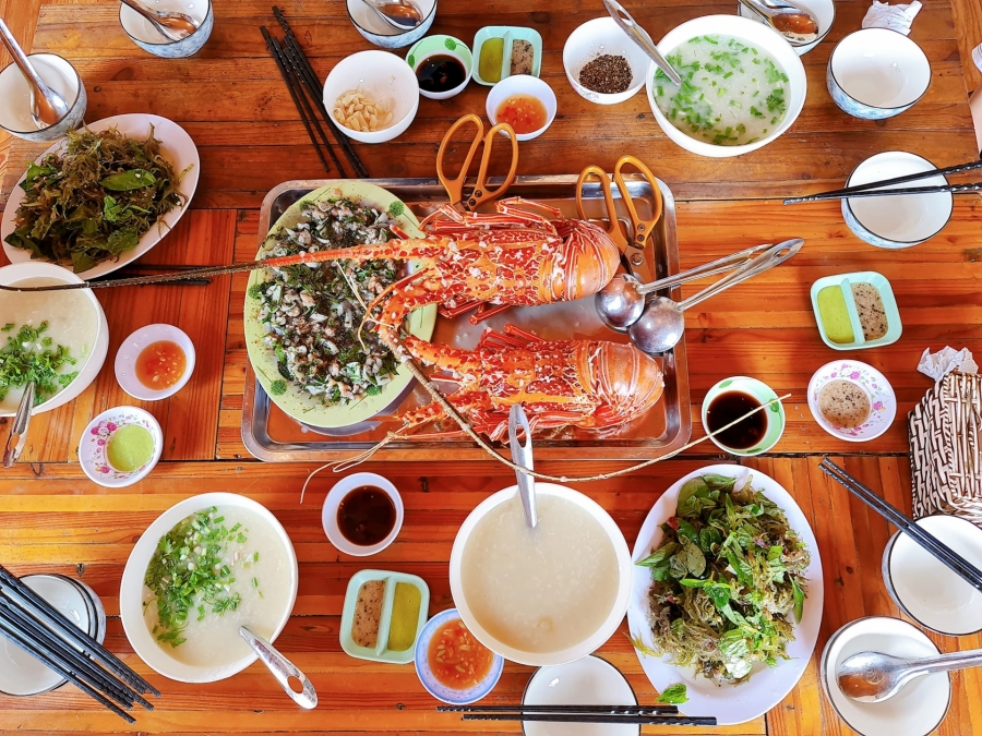 Ngoài hải sản là đặc sản, đảo Lý Sơn còn nổi tiếng với gỏi tỏi và gỏi rong biển. Ảnh: Nguyễn Thị Huyền Trang