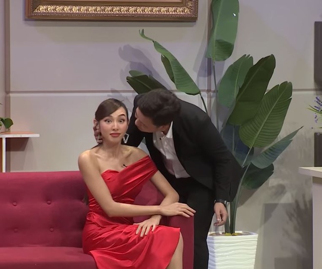 Trường Giang nhận về ý kiến trái chiều từ cư dân mạng vì khoảnh khắc suýt hôn má Hoa hậu Thùy Tiên trên sóng truyền hình.