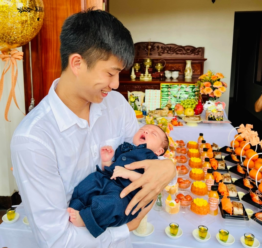Bà xã Phan Văn Đức tung ảnh áo tắm lên MXH chỉ sau 1 tháng sinh nở - Ảnh 5