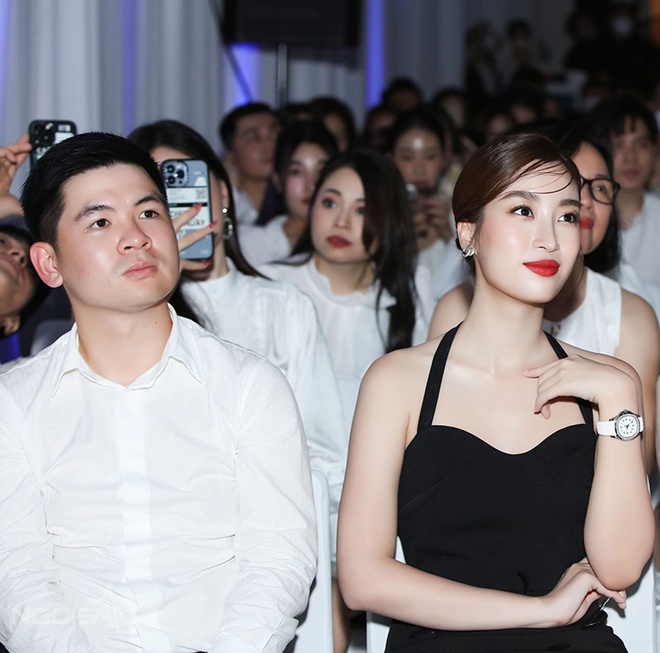 Showbiz Việt được mùa cưới: Cùng lúc ba Hoa hậu lên xe hoa với đại gia - Ảnh 4