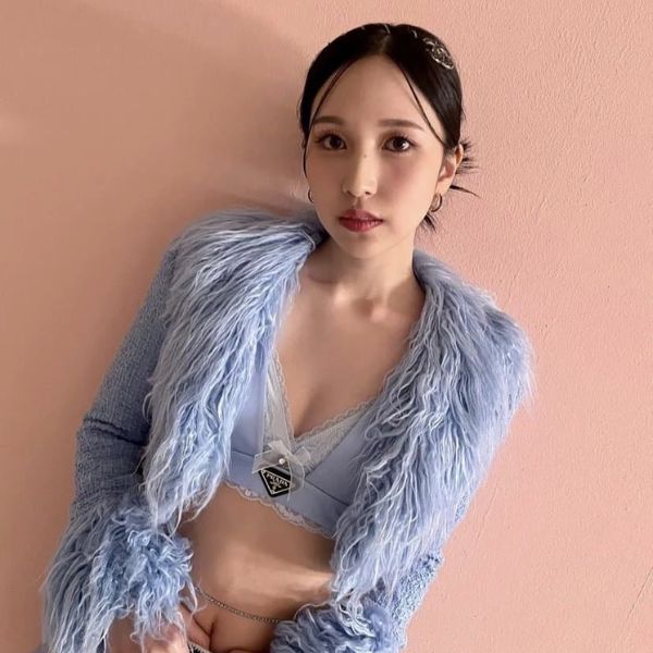 Hình ảnh sexy của Mina khiến cư dân mạng bất ngờ