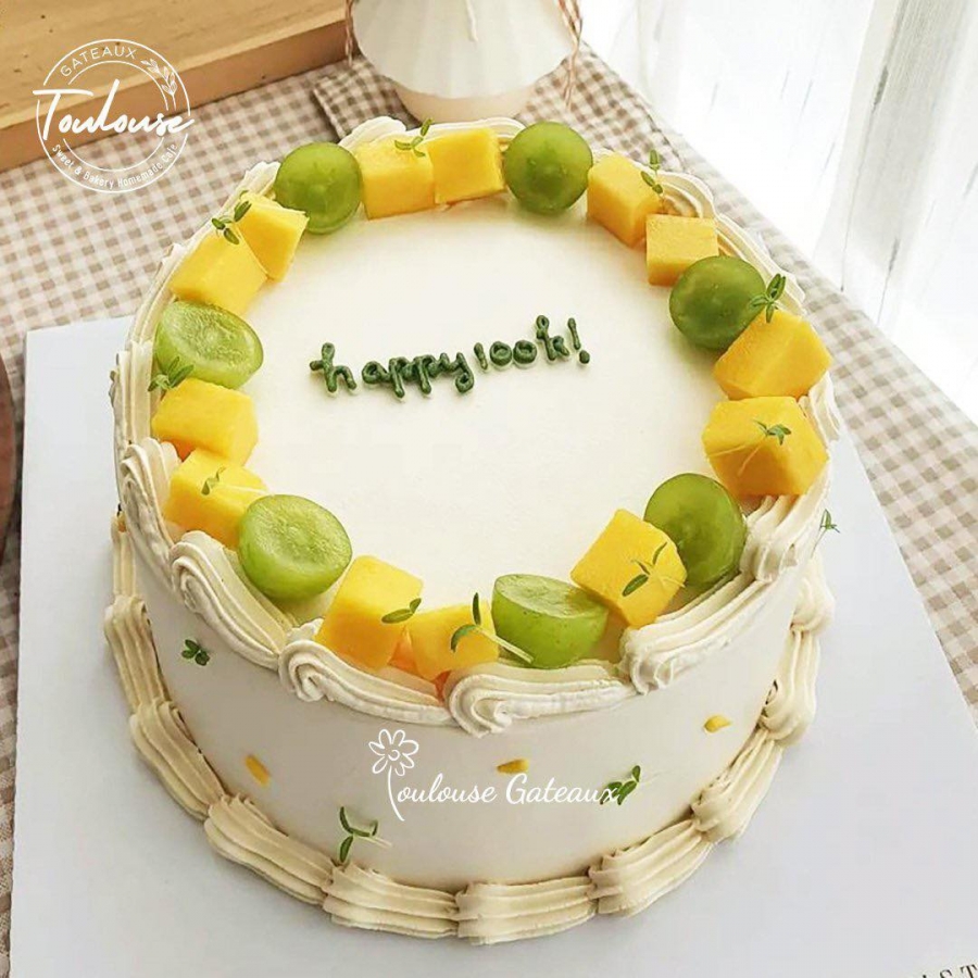 Bánh sinh nhật trái cây hấp dẫn(Nguồn ảnh: Toulouse - Tiệm bánh ít ngọt).