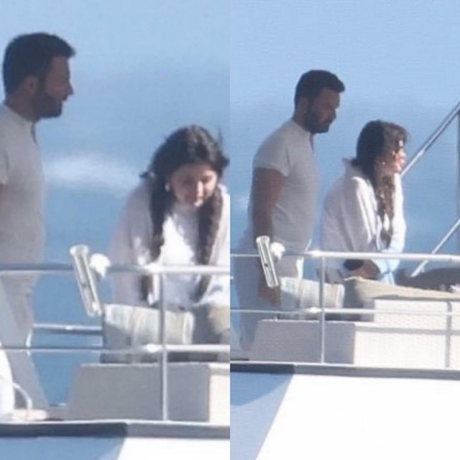 Selena Gomez và Chris Evan đã có chuyến du lịch cùng nhau trên du thuyền riêng.