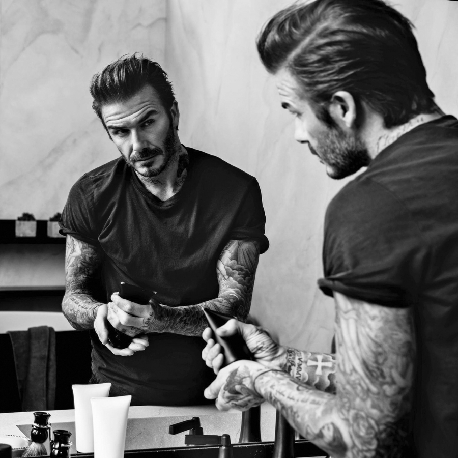 David Beckham từng kết hợp với hãng mỹ phẩm Lo'real để phát triển sản phẩm kem dưỡng ẩm dành cho da có hình xăm - House99. Cho thấy, anh rất quan tâm đến vấn đề dưỡng da ở tuổi xế chiều.