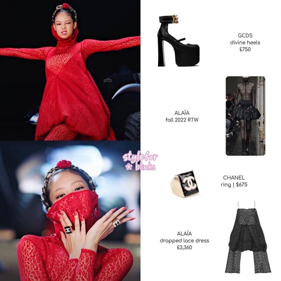 Mở đầu với một bộ trang phục bằng ren màu đỏ thắm, Jennie trông sang chảnh và đầy ma mị với thiết kế của ALAĨA khoảng 80 triệu đồng. Cô kết hợp cùng đôi cao gót của GCDS và nhẫn Chanel.