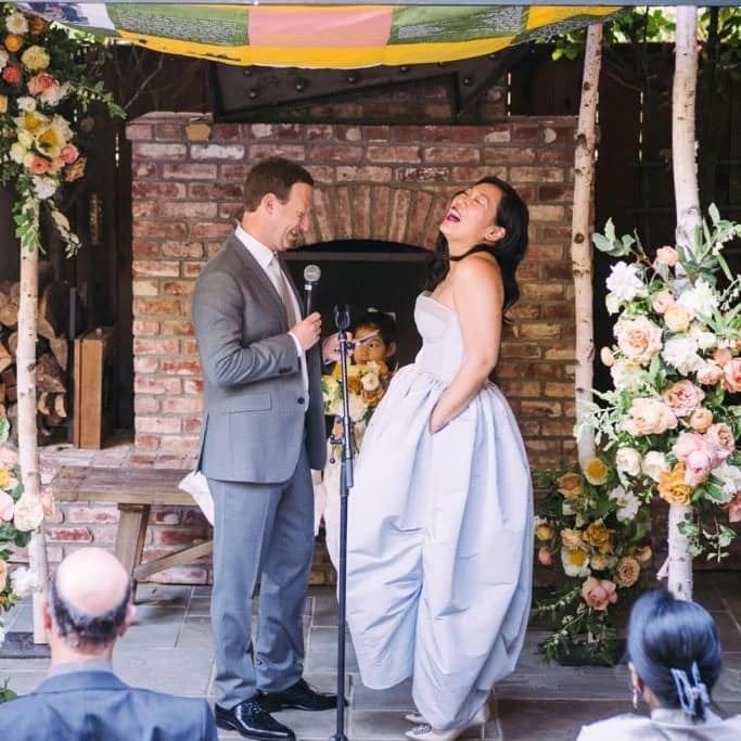 Mark Zuckerberg tái hiện ảnh cưới cũ nhân 10 năm ngày cưới - Ảnh 4